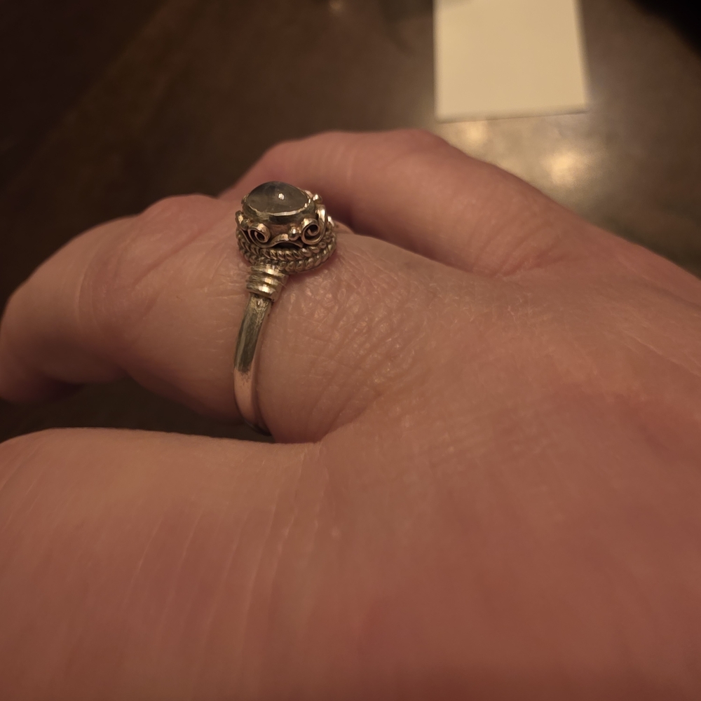 Size 8 Moonstone Ring In 925 Sterling Silver